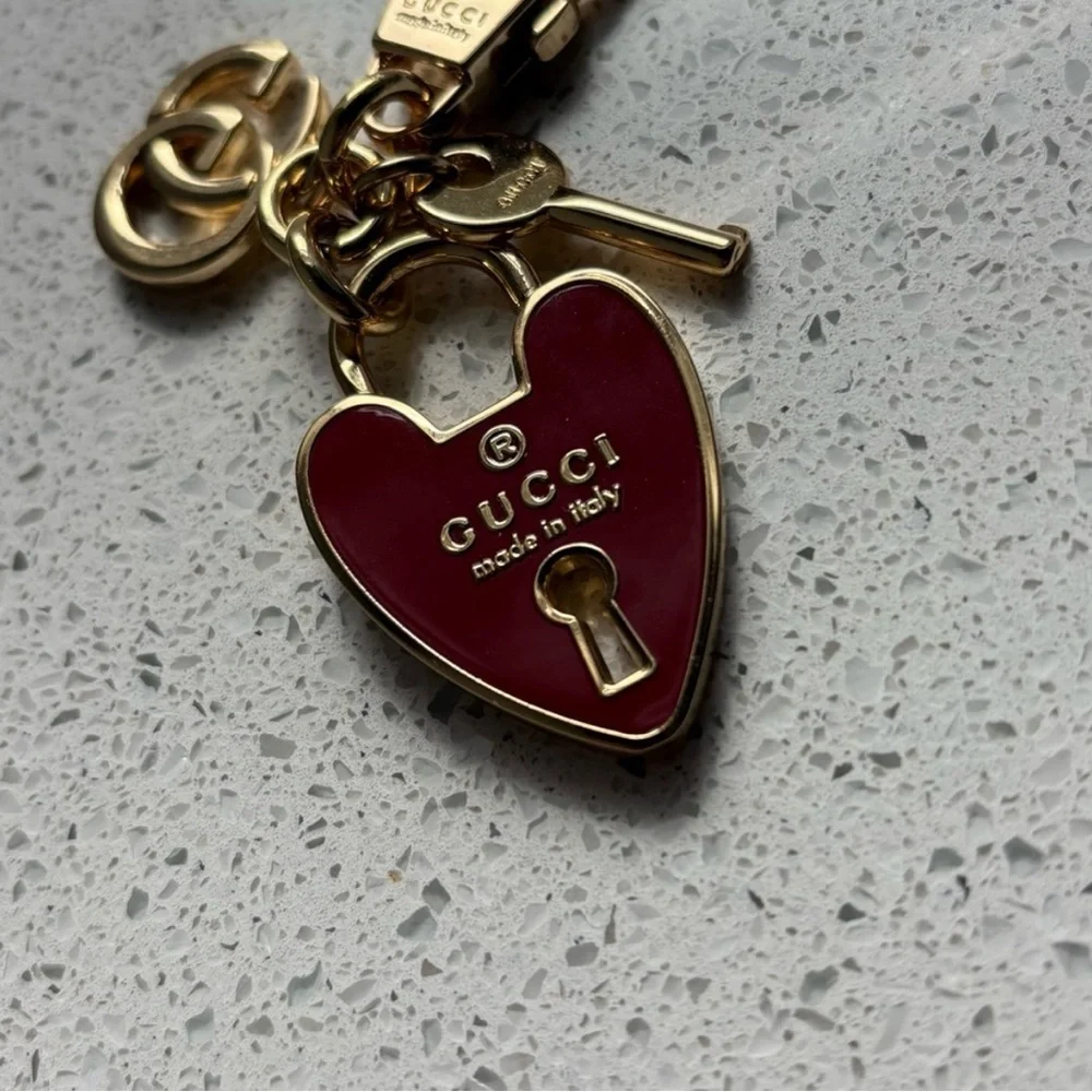 Gucci Red Heart Lock Key Holder with Gold Accents - Picture 2 of 4